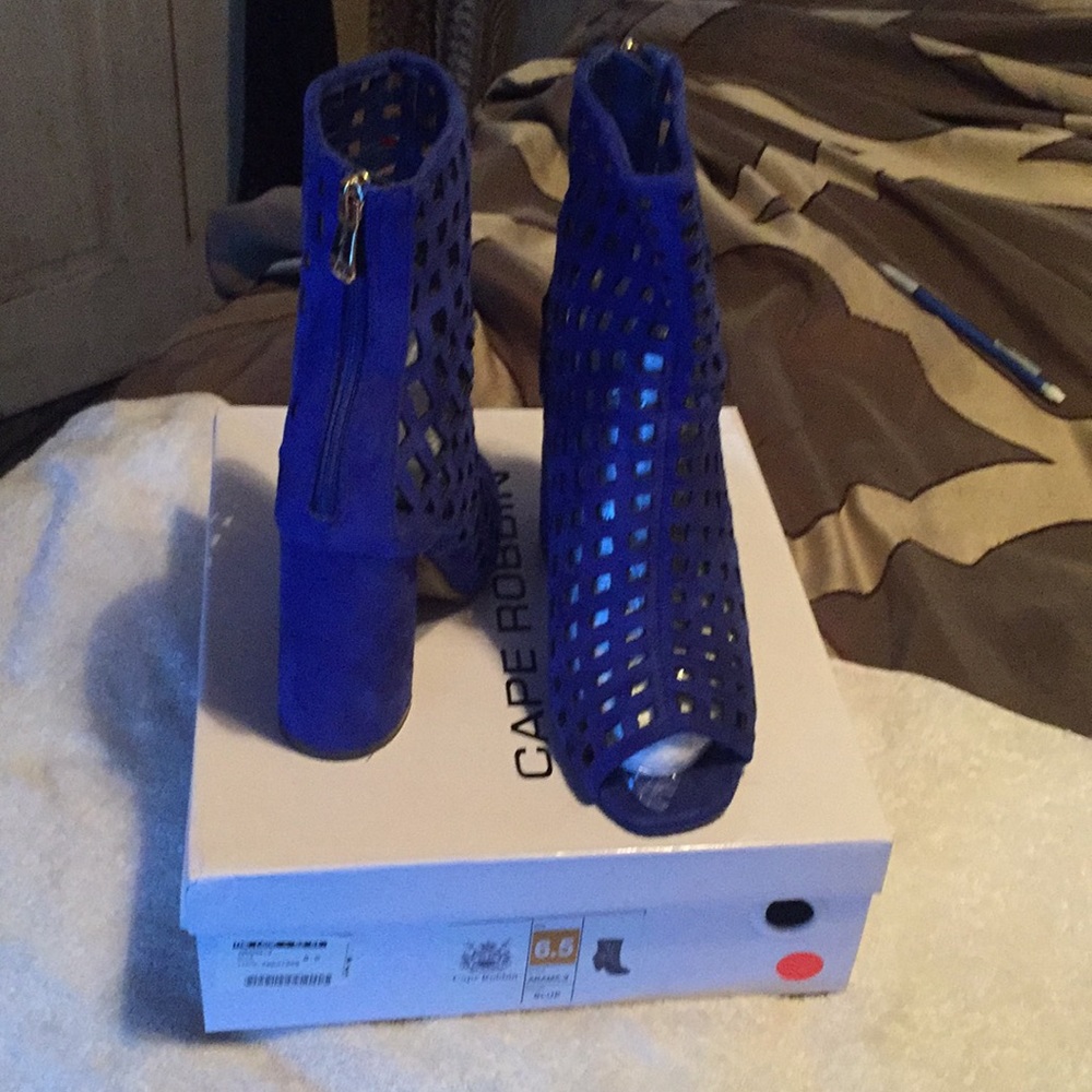 Shoes - Picture 2 of 2